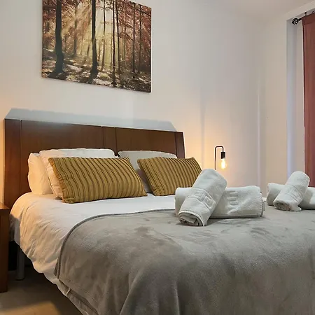 Chicflat Avenida Espana. Ideal Familias 에스테포나